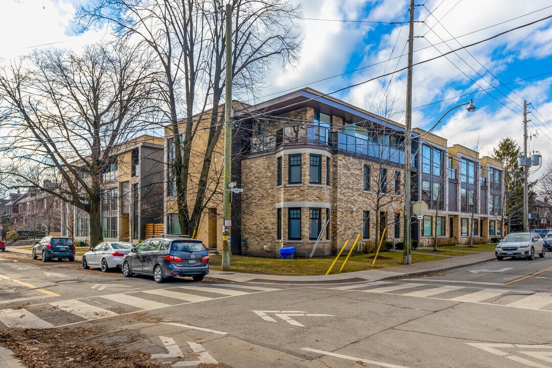 5B Sylvan Av in Toronto, ON - Building Photo