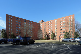 Renaissance Apartments in Richmond, VA - Building Photo - Building Photo