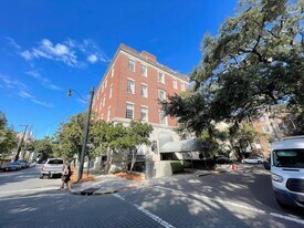 321 Abercorn St in Savannah, GA - Building Photo