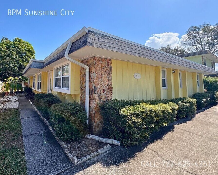 204 Jody Ct in Largo, FL - Building Photo