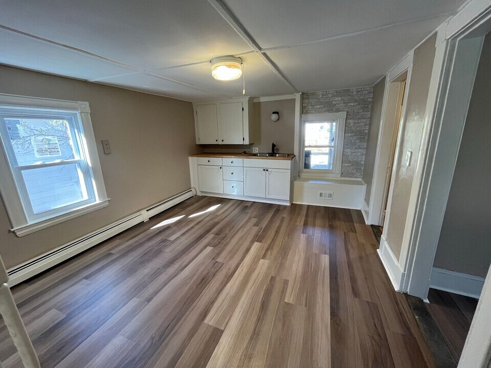 77 North St in Waterville, ME - Building Photo