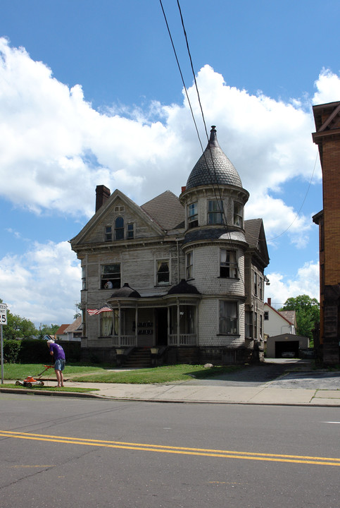 326 N Park Ave in Warren, OH - Building Photo