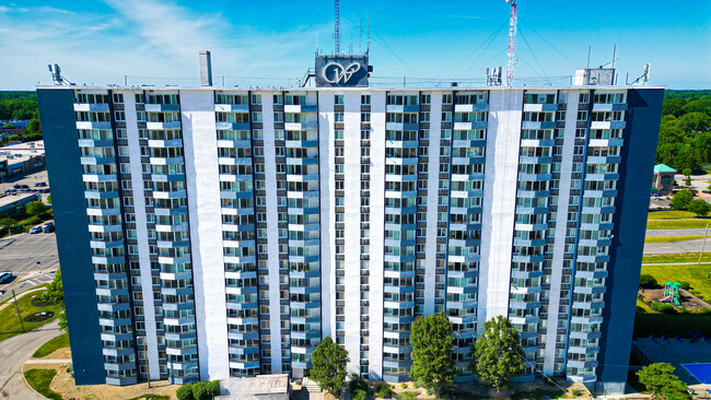 Westbury Apartments in North Olmsted, OH - Building Photo - Building Photo