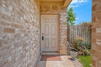 19223 Brook Village Rd in Houston, TX - Building Photo - Building Photo