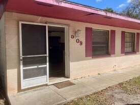 509 NE 11th St in Crystal River, FL - Building Photo