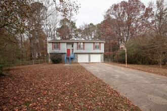 2096 Chestnut Log Cir in Lithia Springs, GA - Building Photo - Building Photo