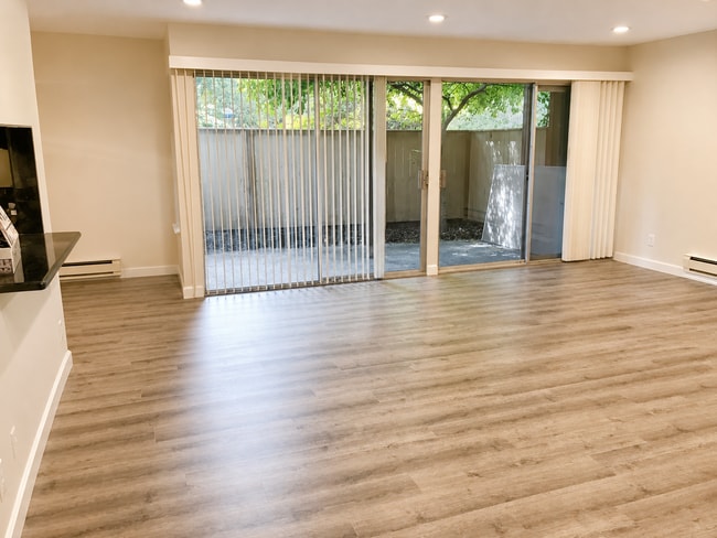 500 W Middlefield Rd, Unit 34 in Mountain View, CA - Building Photo - Building Photo