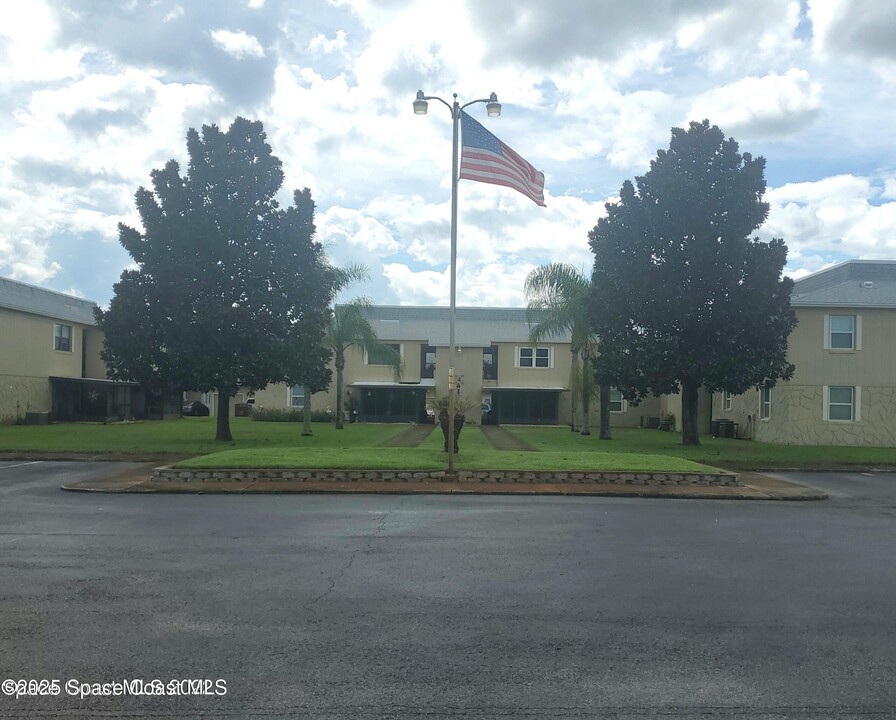 4304 London Town Rd in Titusville, FL - Building Photo