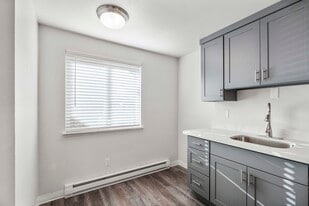 Canyon Ridge Apartment in Tacoma, WA - Building Photo