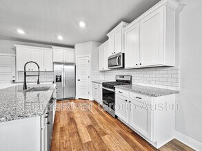 109 Skyflower Ln in San Marcos, TX - Building Photo - Building Photo
