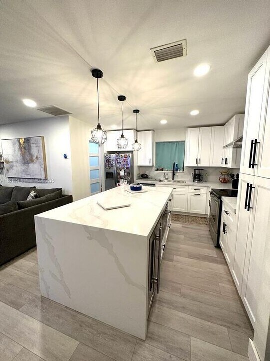 2751 SW 4th Ct in Fort Lauderdale, FL - Foto de edificio