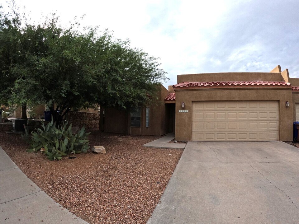 2210 Dakota Dr in Las Cruces, NM - Building Photo