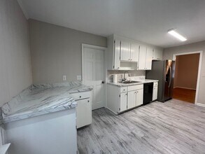 5 Dunwoody Cir in Hampton, VA - Building Photo - Building Photo