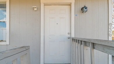 936 W Thompson Pl in San Antonio, TX - Building Photo - Building Photo