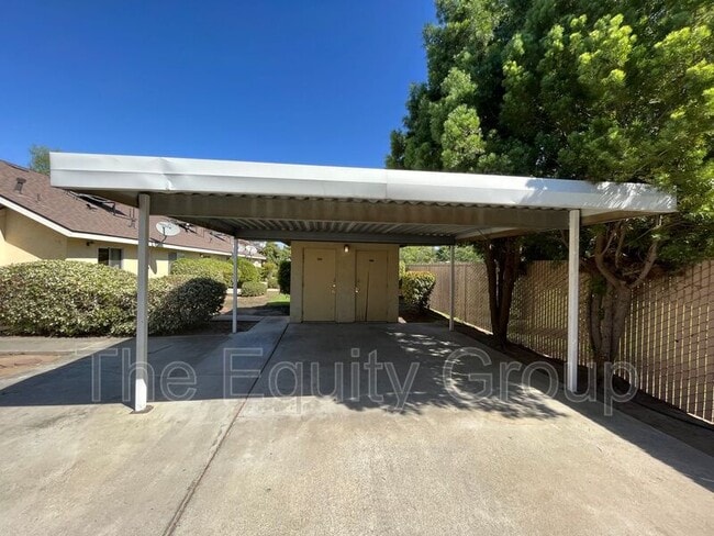 1328 S Rossmoor St in Visalia, CA - Building Photo - Building Photo