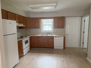 664 Lakeside Ave in Burlington, NC - Building Photo - Building Photo