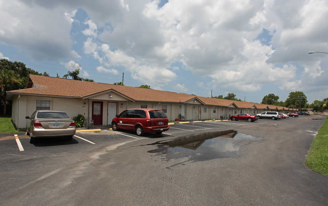 Wagon Trail Apartments in Port Richey, FL - Building Photo