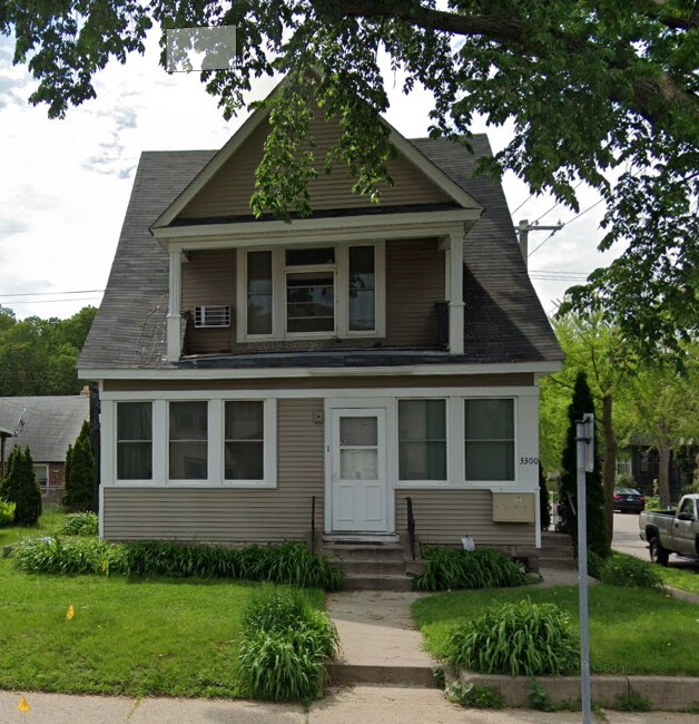 3300 Grand Ave S in Minneapolis, MN - Foto de edificio