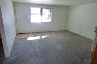 444 NE Silverwood Pl in Grants Pass, OR - Building Photo - Building Photo