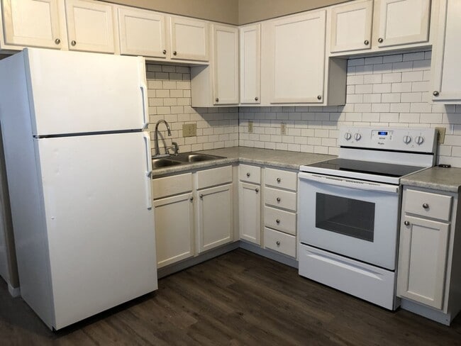 224 Sherwood Way in Bloomington, IL - Building Photo - Building Photo