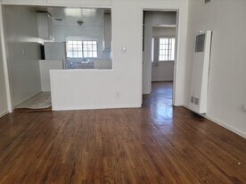 1536 S Orange Grove Ave in Los Angeles, CA - Building Photo