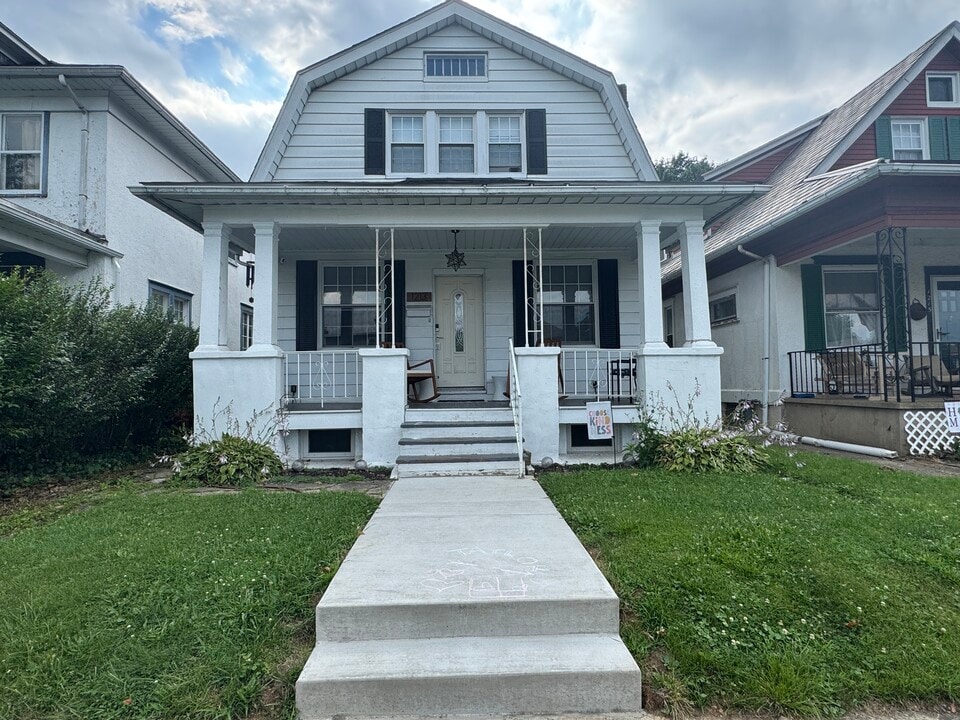 1213 Wood St in Bethlehem, PA - Building Photo