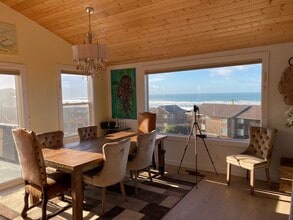 1140 NW 12th St in Lincoln City, OR - Building Photo - Building Photo