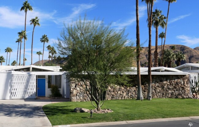 2348 Skyview Dr in Palm Springs, CA - Building Photo - Building Photo