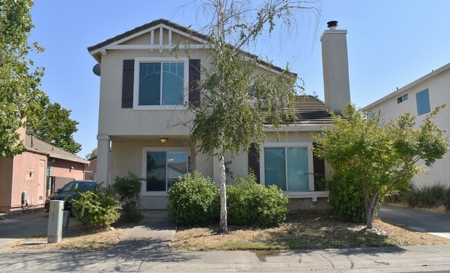 property at 6620 Verandah Ct