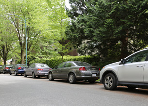 Cavalier Manor Apartments in Vancouver, BC - Building Photo - Building Photo