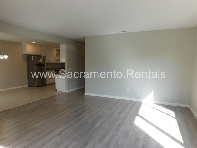 2529 S Whitney Blvd in Rocklin, CA - Foto de edificio - Building Photo