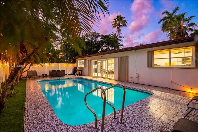 1244 Garfield St in Hollywood, FL - Foto de edificio - Building Photo