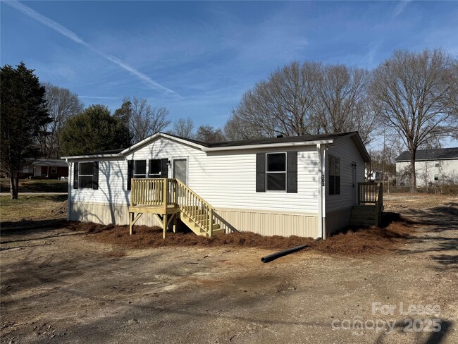 303 Elizabeth Ave in Lincolnton, NC - Building Photo - Building Photo