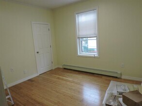 47 Dane St, Unit #2 in Somerville, MA - Foto de edificio - Building Photo