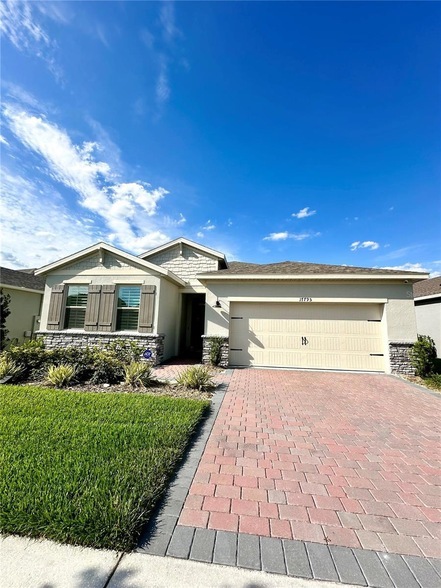 17795 Blazing Star Cir, Unit 329 in Clermont, FL - Building Photo