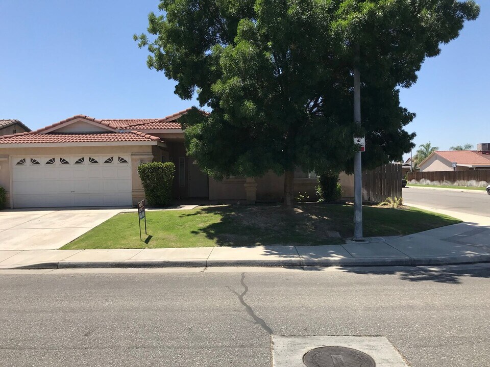 5103 Casa Bonita Dr in Bakersfield, CA - Building Photo