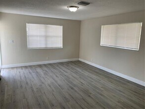 980 SW 76th Ave in North Lauderdale, FL - Building Photo - Building Photo