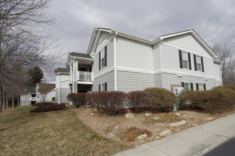 Cedar Bluff Apartments in Hendersonville, NC - Building Photo - Building Photo