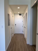 235 NE 27th St, Unit S2 in Miami, FL - Foto de edificio - Building Photo