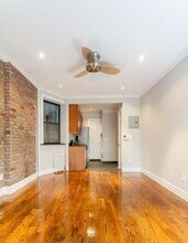 330 E 35th St, Unit 63 in New York, NY - Foto de edificio - Building Photo