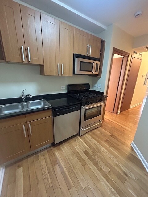3103 W Lawrence Ave, Unit 3 in Chicago, IL - Building Photo