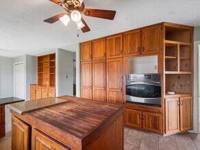 17645 Hwy 6 in Navasota, TX - Building Photo - Building Photo