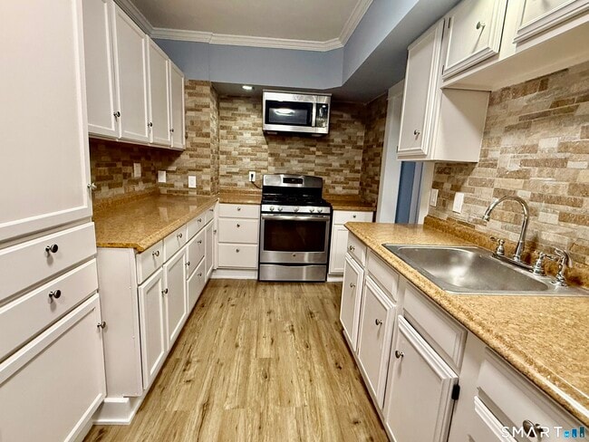 85 Avery St in Stamford, CT - Foto de edificio - Building Photo