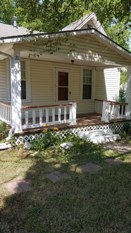 property at 1211 Almira Ave