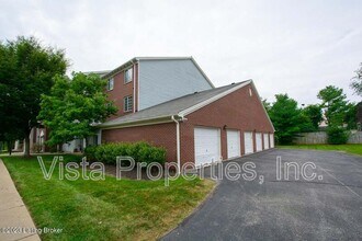 2704 Bradford Commons Dr in Louisville, KY - Building Photo - Building Photo