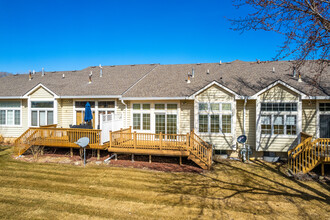 Jordan Pointe Townhomes in West Des Moines, IA - Building Photo - Building Photo