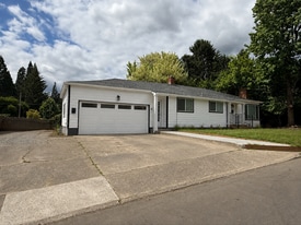 4300 SE Mason Ln in Milwaukie, OR - Building Photo