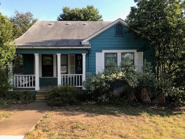 property at 915 W 29th St