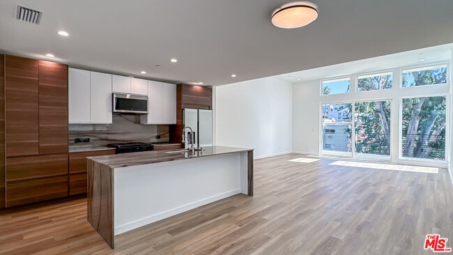 property at 946 Lucile Ave