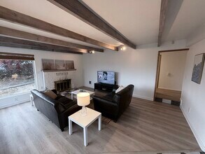 21204 3rd Ave S in Des Moines, WA - Foto de edificio - Building Photo